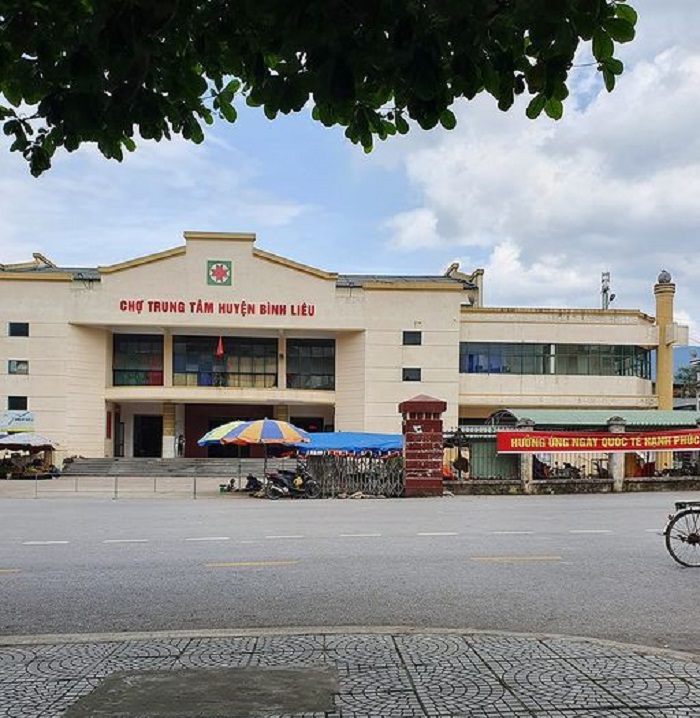 địa điểm du lịch ở Bình Liêu - chợ trung tâm thị trấn