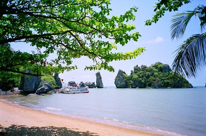 Tourist places in Kien Luong - Hon Chong