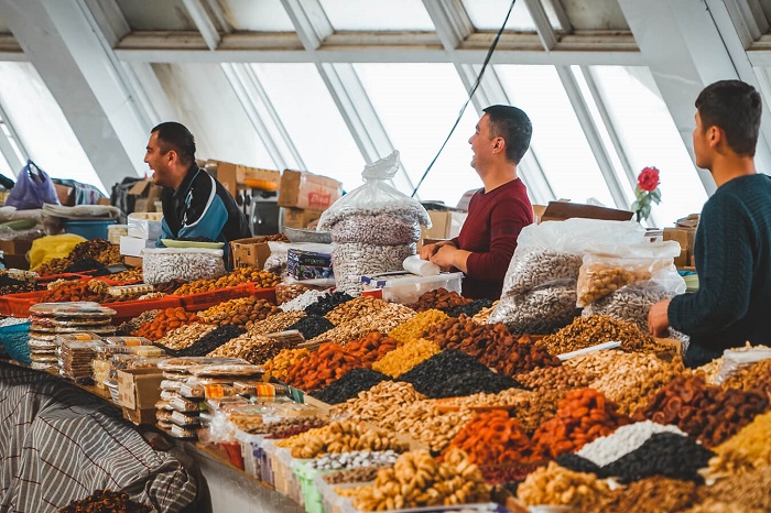 Chợ bán trái cây khô ở thủ đô Uzbekistan - ẩm thực Uzbekistan