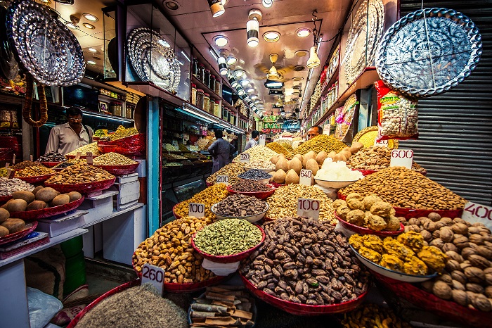 Khu chợ trong nhà là nơi bán nhiều món ăn đặc sản Ấn Độ - hoạt động du lịch ở Delhi