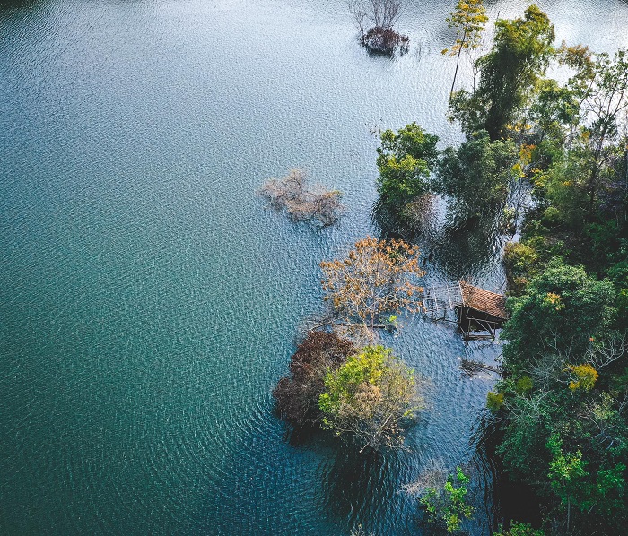 The beauty of Khuoi Khoan lake in Cao Bang