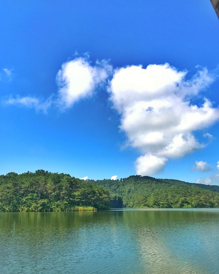 Vẻ đẹp của hồ Khuôn Thần Bắc Giang
