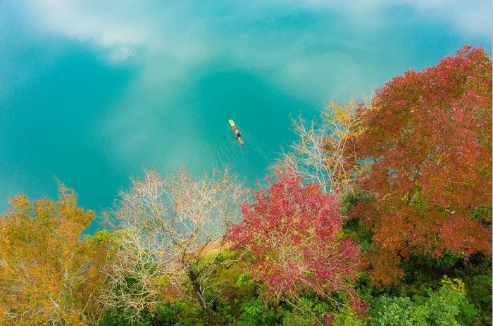 Hồ Bản Viết là hồ nước đẹp ở Cao Bằng