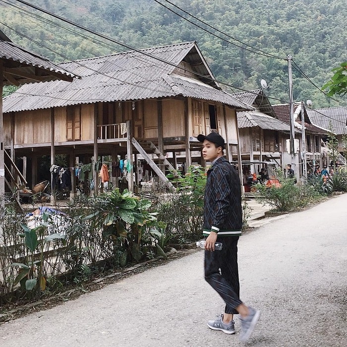 Hoa Binh tourism experience - Van village