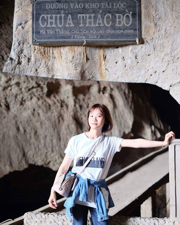 Hoa Binh travel experience - Thac Bo cave