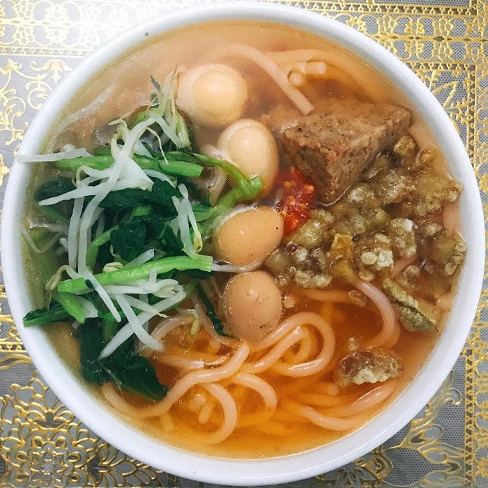 Red vermicelli is a very delicious specialty noodle dish in the Central Highlands