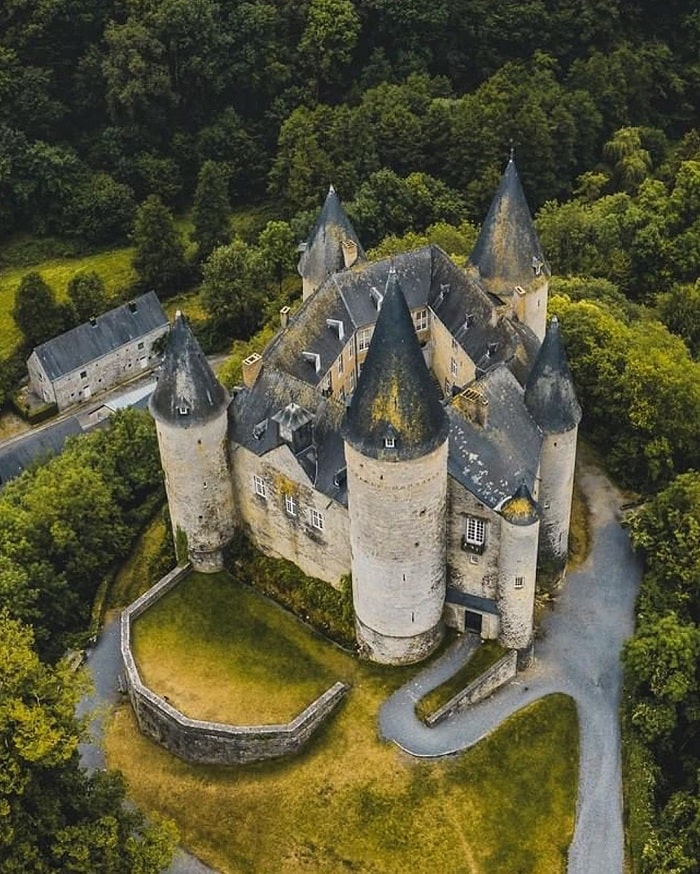 Top những lâu đài đẹp ở Bỉ - Lâu đài Veves