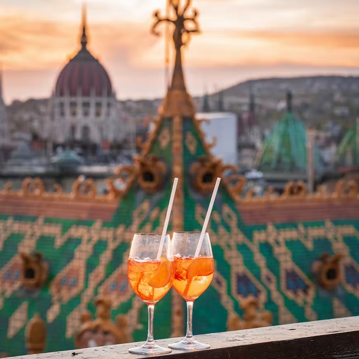 Thưởng thức rượu vang ở Intermezzo - Cuộc sống về đêm ở Budapest