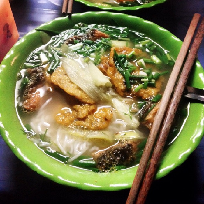Hanoi nightlife restaurant - Hang Dau fish noodle soup