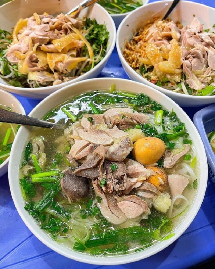 Hanoi night restaurant - Phu Doan chicken noodle soup