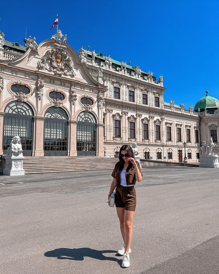 Di chuyển đến cung điện Belvedere Vienna
