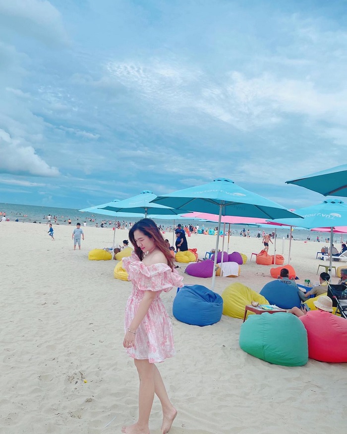 Bãi biển Phạm Văn Đồng có trải nghiệm gì thú vị?