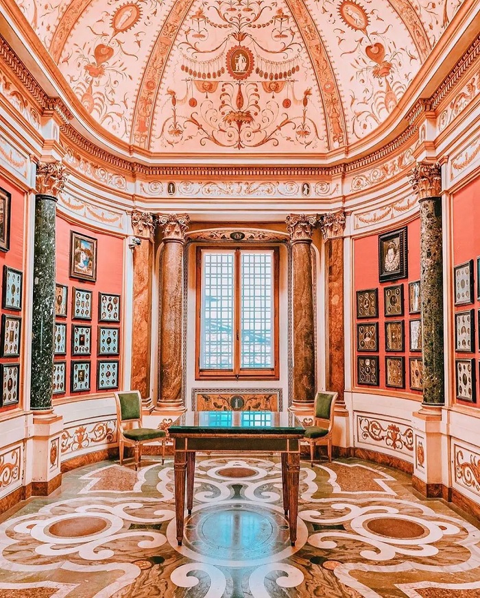 Bên trong phòng trưng bày Uffizi ở Florence - bảo tàng nổi tiếng nhất thế giới