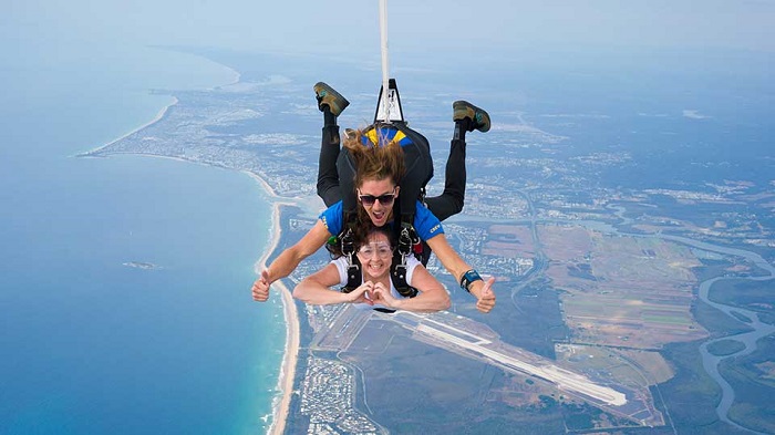 Nhảy dù ở Skydive Noosa là hoạt động thú vị ở thị trấn Marcoola Úc