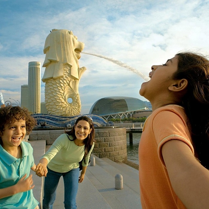 Những cách chụp hình đẹp ở Singapore tại công viên sư tử biển Merlion Park 