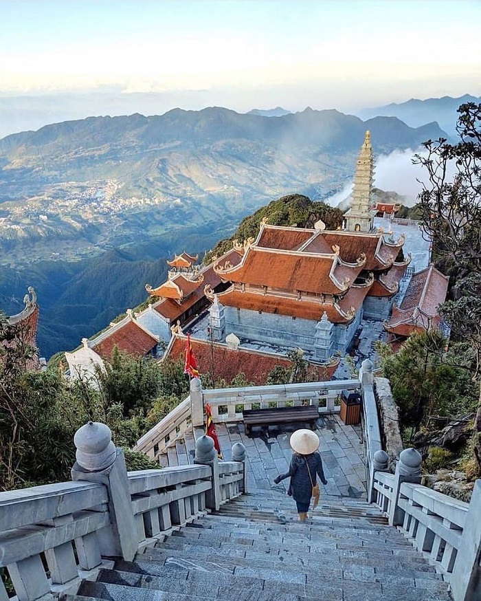 Chùa Kim Sơn Bảo Thắng là công trình kiến trúc đẹp ở Sapa xây trên đỉnh Fansipan