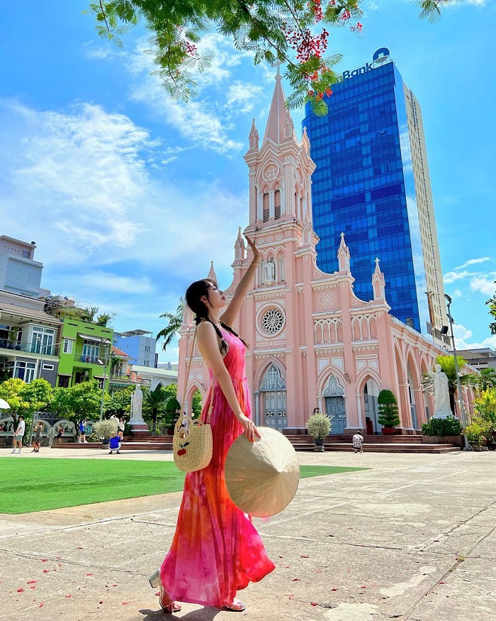 Nhà thờ Chính tòa Đà Nẵng là công trình kiến trúc Gothic ở Việt Nam với nhiều góc chụp đẹp