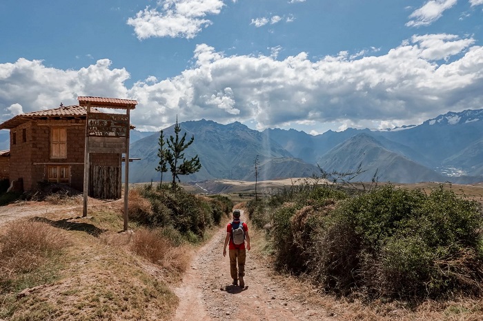 Đi bộ đến mỏ muối Maras Peru