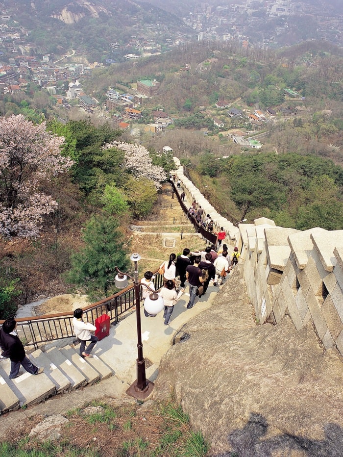 địa điểm quay phim Hàn Quốc nổi tiếng Bức tường thành phố Seoul Hanyangdoseong - địa điểm quay phim Hàn Quốc nổi tiếng