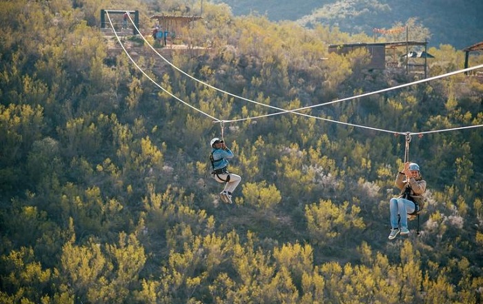 Đu zipline ở hang động Cango Nam Phi