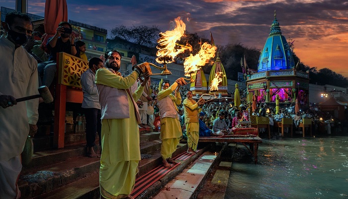Các linh mục biểu diễn Ganga Aarti tại Hr-ki-Pauri. - du lịch Haridwar