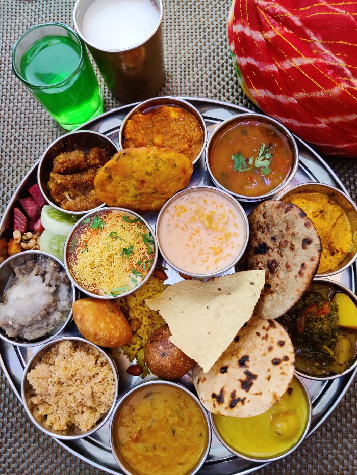 Rajasthani Thali - món ăn ngon tại Jaipur 
