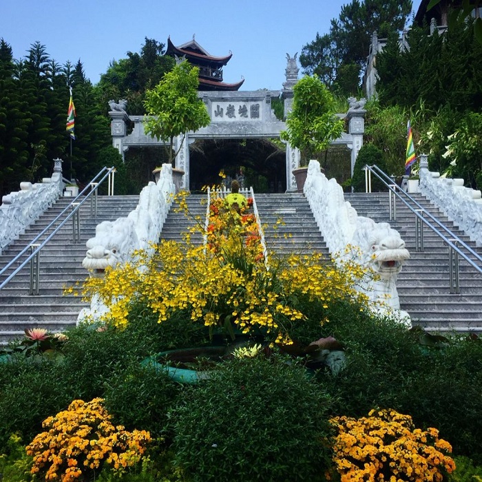 Linh Phong Thiền Tự là ngôi chùa trên núi ở Việt Nam nằm trên đỉnh Bà Nà