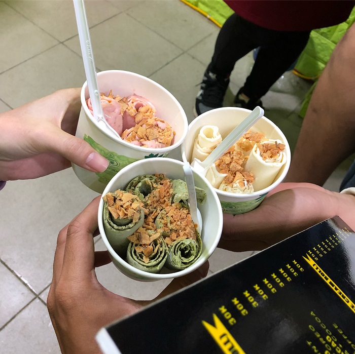 Các quán ăn vặt ở Phú Quốc  - Kem cuộn Thái Lan Võ Thị Sáu