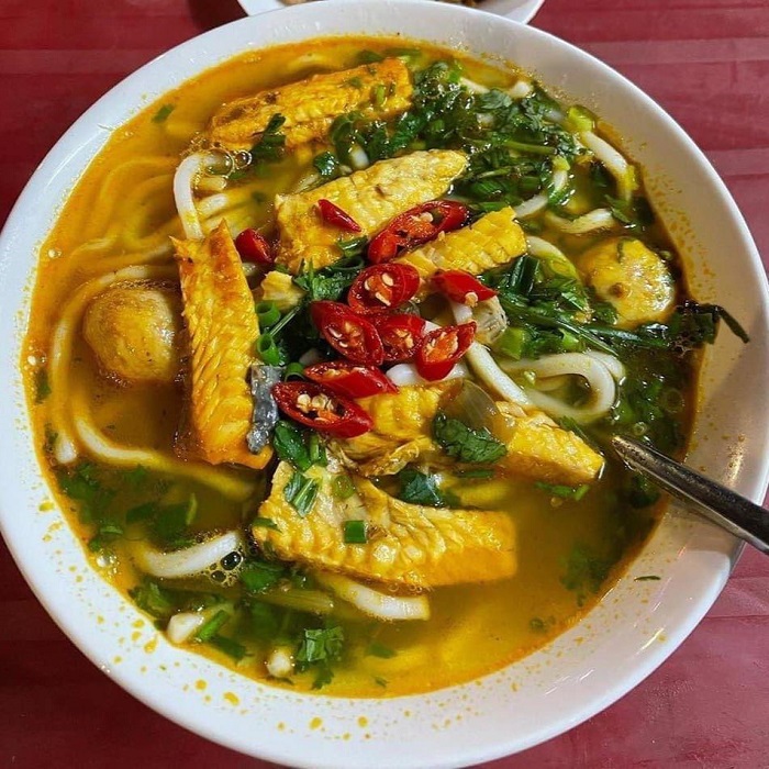 Delicious banh noodle shops in Dong Xoai and Coke shops
