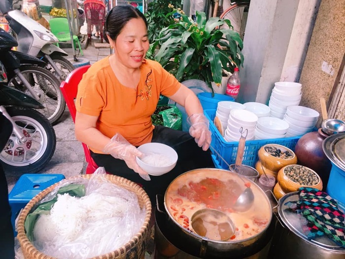 Hanoi cold snail noodle shop - Co Hue