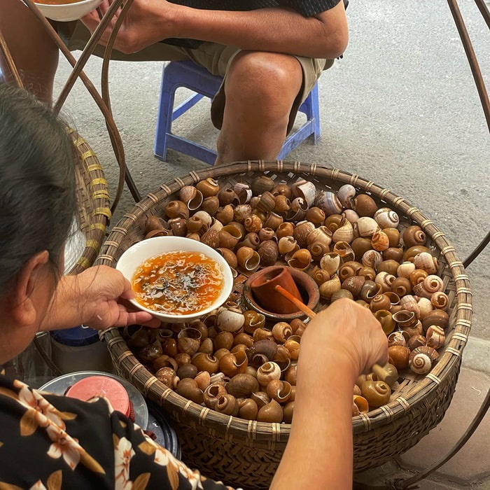 Hanoi cold snail noodle shop - traditional