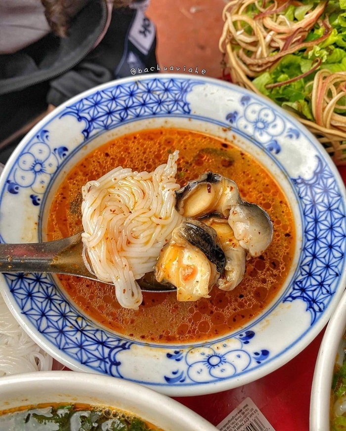 Hanoi cold snail noodle shop - delicious food