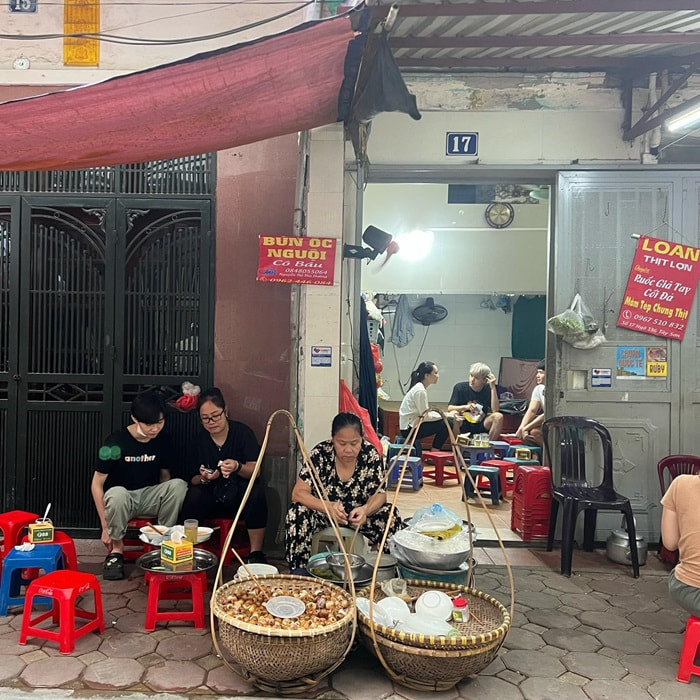 Hanoi cold snail noodle shop - Co Bau
