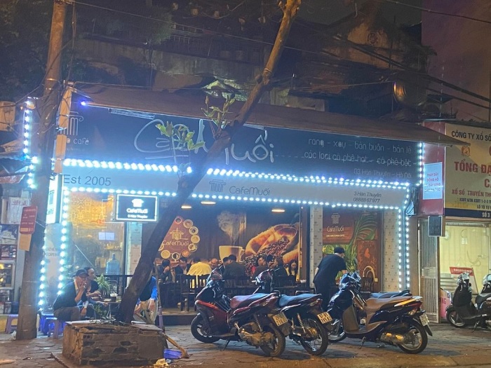 Salt cafe in Hanoi - Han Thuyen