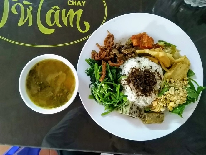 Delicious vegetarian restaurant in Hai Phong - Vegetarian Tu Tam