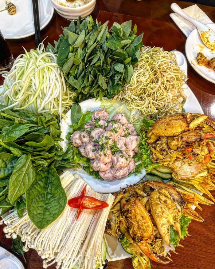 Delicious seafood restaurant in Hai Phong - Talata seafood