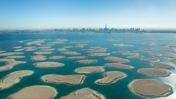 đảo nhân tạo The World Islands là một quần đảo nhân tạo ở Vịnh Ả Rập, nằm cách bờ biển Dubai 4km