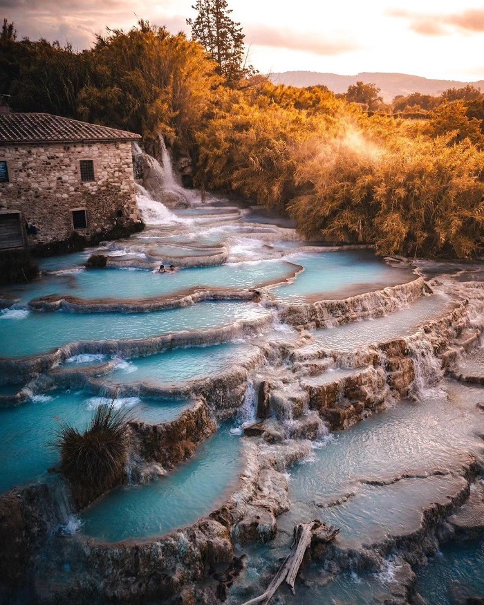 Terme di Saturnia là suối nước nóng tự nhiên trên thế giới nằm tại nước Ý