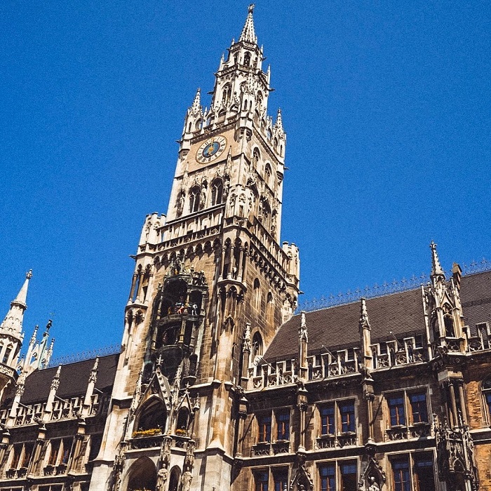 Tháp Glockenspiel Munich là tháp đồng hồ đẹp trên thế giới nằm tại Đức