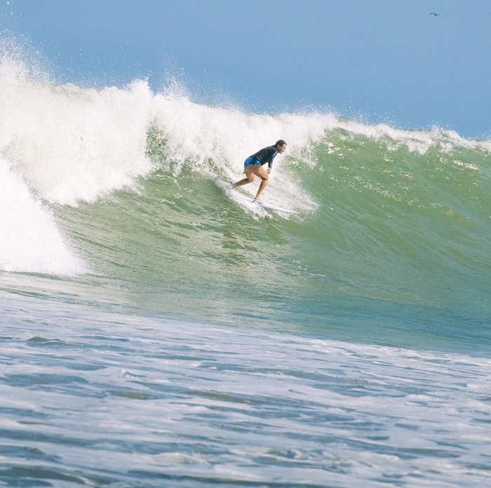 Lướt sóng là việc nên làm ở thị trấn Mancora Peru