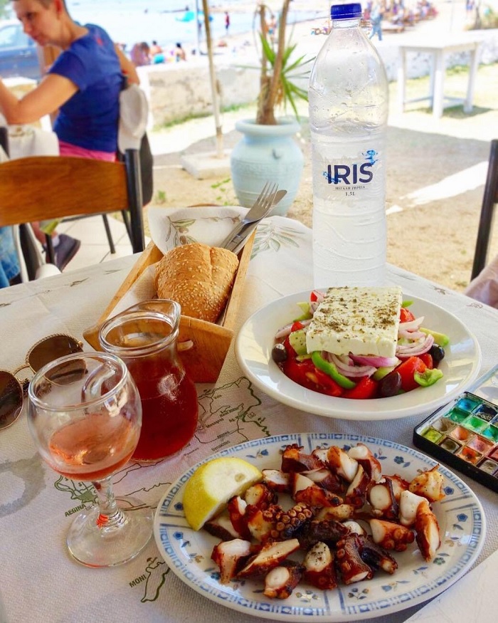 Aegina được biết đến với hải sản và quả hồ trăn! - Du lịch đảo Aegina