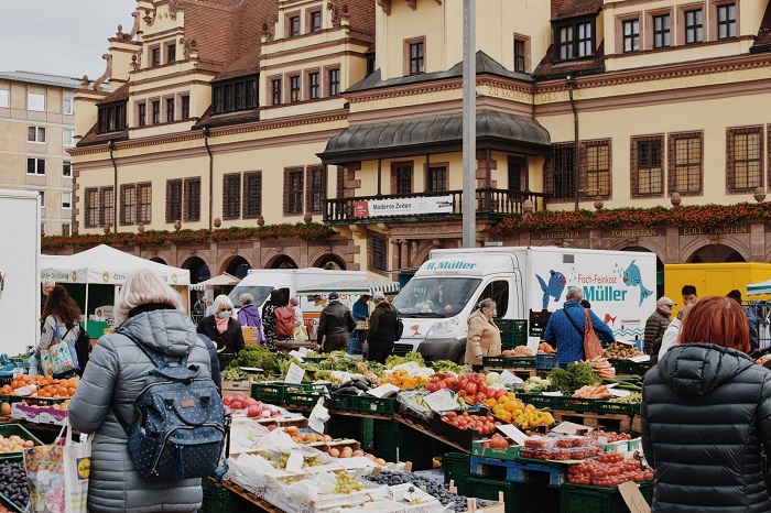 khu chợ nông sản được tổ chức tại quảng trường - du lịch Leipzig