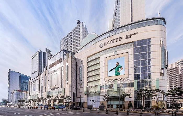 Ghé thăm Cửa hàng bách hóa LOTTE là việc cần làm khi đến phố Myeongdong Seoul