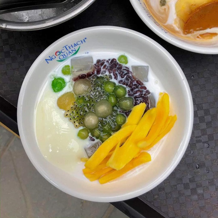 địa điểm ăn vặt tại Hạ Long - Ngọc Thạch Quán