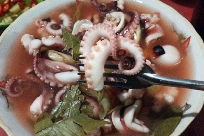 địa điểm ăn vặt tại Hạ Long - Ruốc nấu chua cay