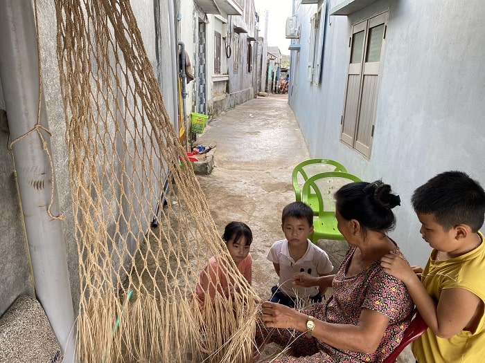 Khám phá các làng nghề truyền thống là hoạt động không nên bỏ lỡ ở làng chài Phú Long