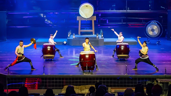 Biểu diễn nhạc trống là điểm tham quan không thể bỏ qua khi đến làng văn hoá Ten Drum