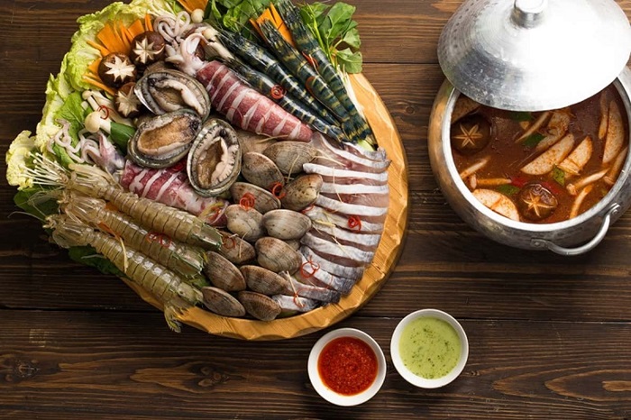 quán ăn ngon gần sân bay Vân Đồn - Nhà hàng Chuyên Trang