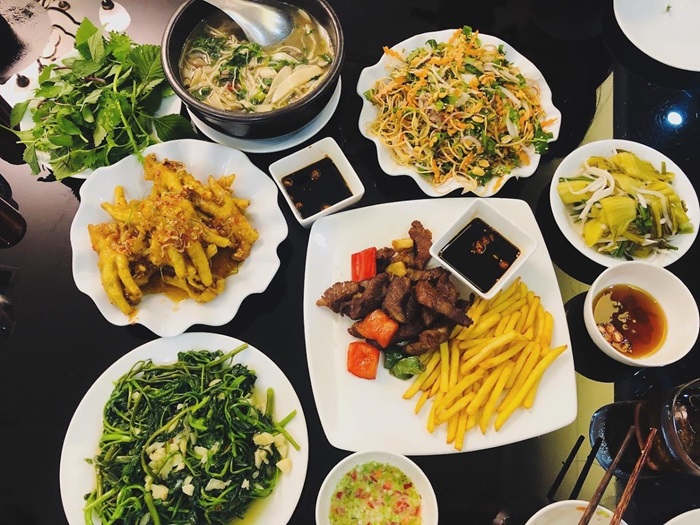 quán ăn ngon gần sân bay Vân Đồn - Nhà hàng Hồng Hạnh Phương Đông