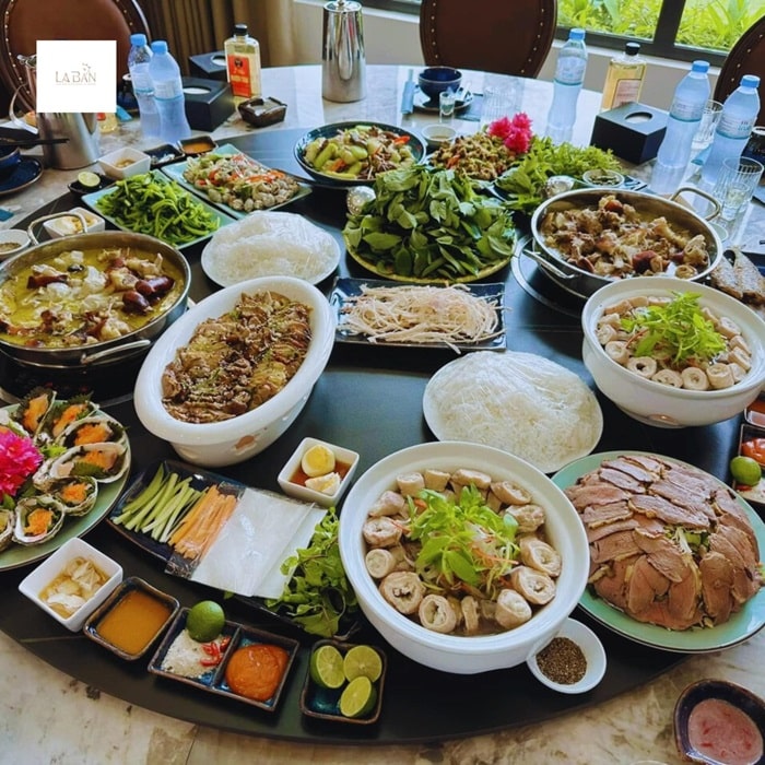 quán ăn ngon gần sân bay Vân Đồn - Nhà hàng La Bàn